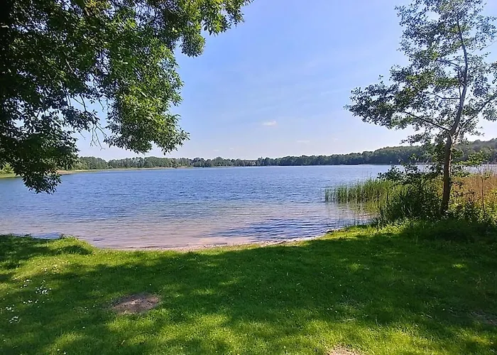 Nad Jeziorem Zajaczkowskim *